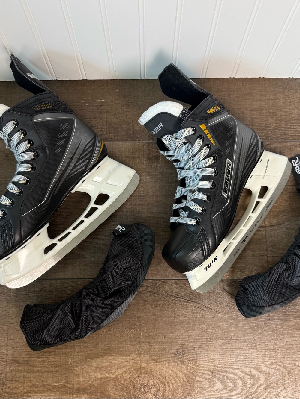 Bauer Supreme M1 Hockey Skates 4D US 5 Like New + Blade Covers